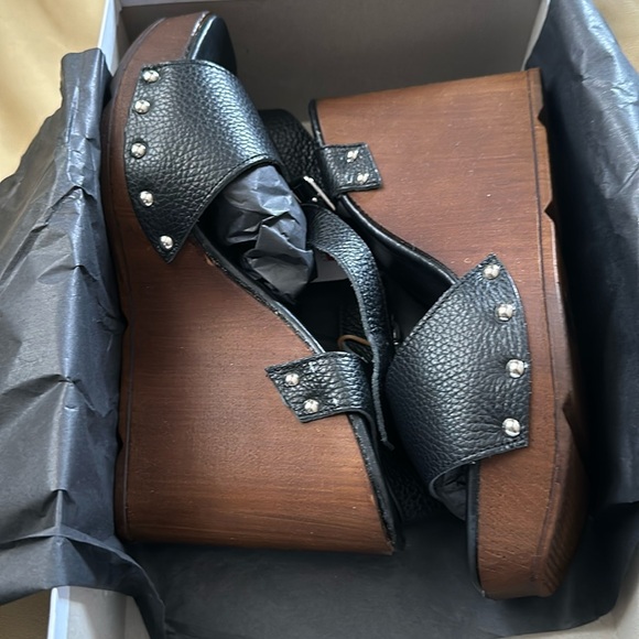 Black Leather Wedge Sandals NWT - Picture 2 of 6